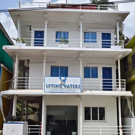 Living Waters Boutique Morjim