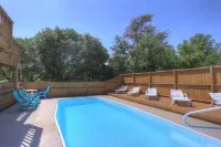 Family Fun House! Private Pool, Putting Green, Walk to Beach, Hot Tub, Game Room - Pools