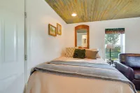 Pet-friendly Farmhouse Suite w/ Patio in Vaughn! - Wifi