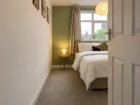 Perfect Booking 2 Bed Home w Street Parking - Bathtub