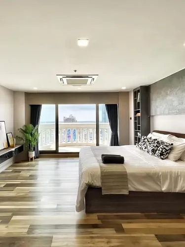 รูปภาพของState Tower Bangkok