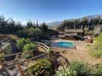 Scenic Mountain-View Cabin w/ Pool & BBQ Terrace - 2 звезды