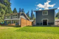 Bayfront Pnw Lodge: Dock, Pickleball & Guest House - Villas