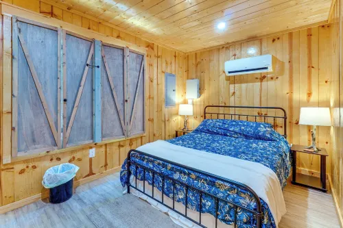 Fire Pit & Lake Views! Wood Creek Lake Cabin - 2-Star
