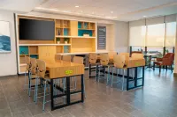 Home2 Suites by Hilton Corona - 3-نجوم