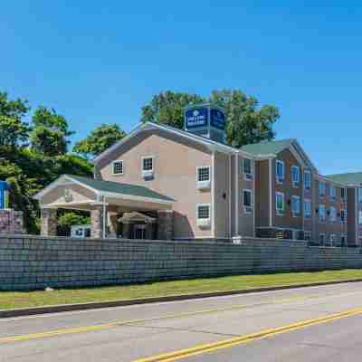 Cobblestone Hotel & Suites - Erie Hotel Exterior