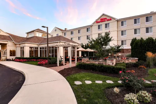 Hilton Garden Inn Melville - que admiten mascotas