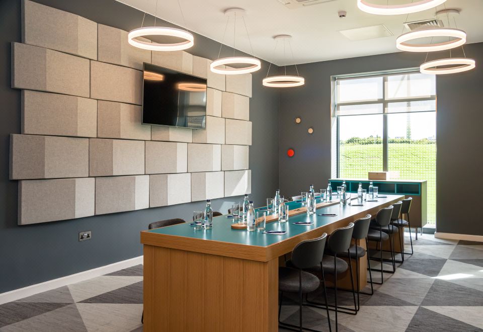 홀리데이 인 익스프레스 호텔 외관 이미지