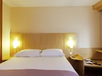 Ibis Paris la Défense Esplanade Hotels in Courbevoie