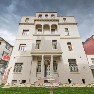 Enderun Hotel Istanbul โรงแรมใกล้สถานี Beyazit Tram Station