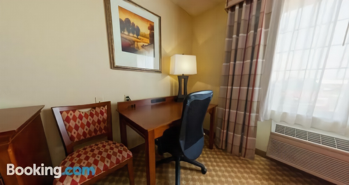 Country Inn & Suites by Radisson, Kalamazoo, MI