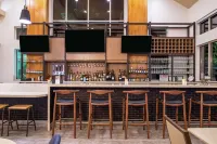 Hilton Garden Inn Bend - bar
