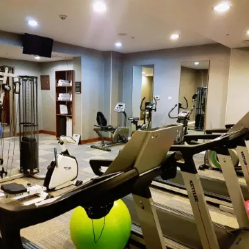Parkside Hotel & Apartments