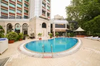 Hotel the Royal Plaza - Pool