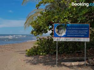 Hotel El Icaco Tortuguero