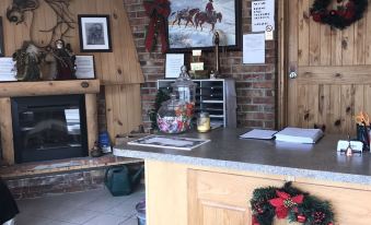 Rustic Inn Motel - Housity