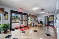 Econo Lodge Inn & Suites University