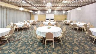 ramada-hotel-and-conference-center-by-wyndham-lewiston