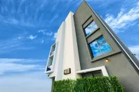 Gangneung We Pension (Anmok Coffee Street) Hotel dekat Pantai Anmok