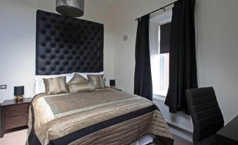 Space Boutique B&B - with Free Private Car Park