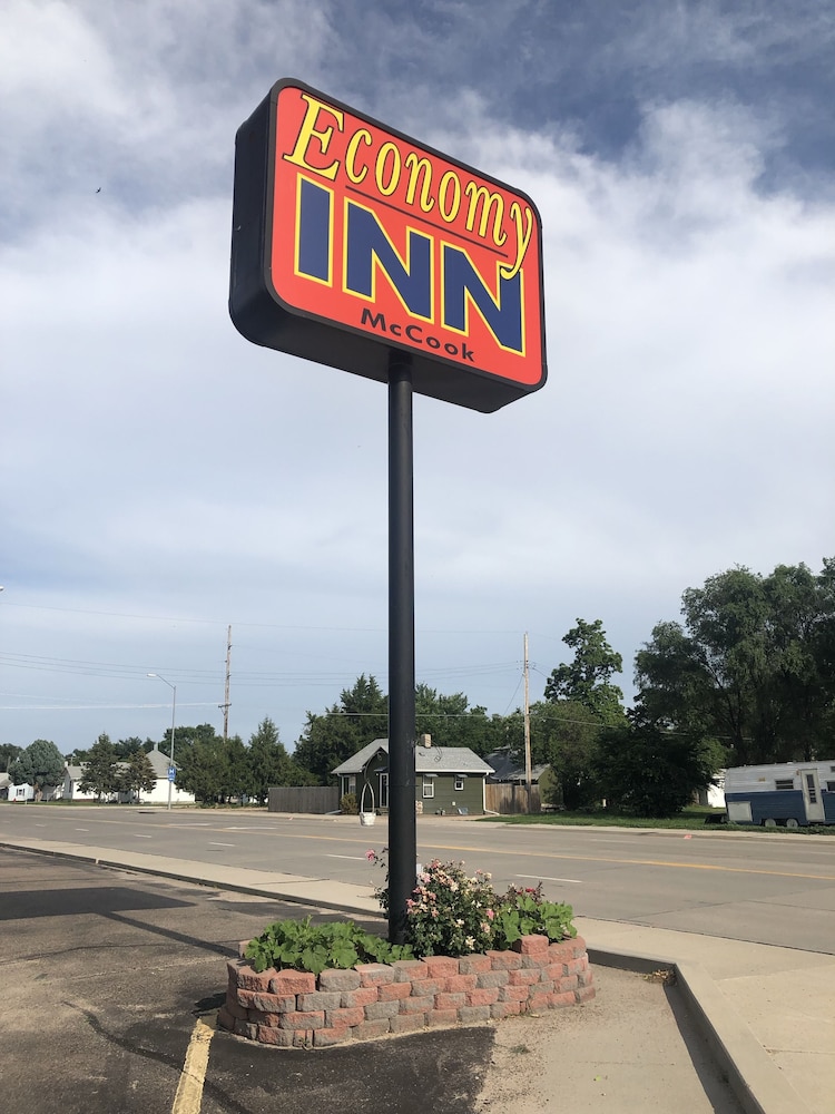 Economy Inn McCook