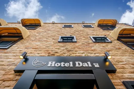 Suwon Hotel Dal Отели рядом с достопримечательностью «Кёнггиский университет Сувон Кампус»