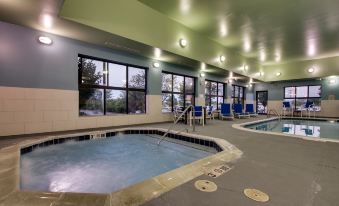 Holiday Inn Express & Suites Morris