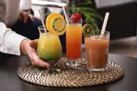 Holiday Inn TOULON - CITY CENTRE by IHG - ที่มีบาร์