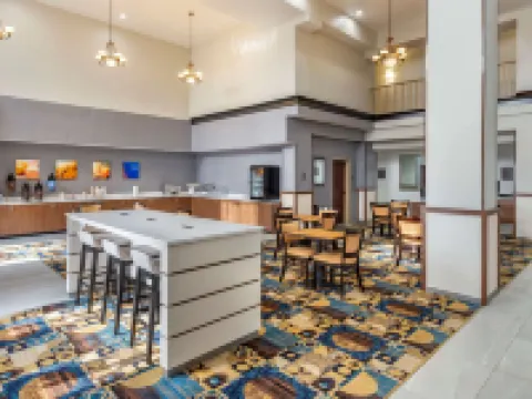 克洛維斯北部的舒適套房酒店 克洛維斯酒店