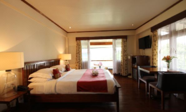 Cafe Shillong Bed and Breakfast