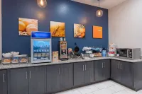 Comfort Suites Cincinnati University - Downtown - breakfast