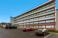 Exton Hotel and Conference Center - parking