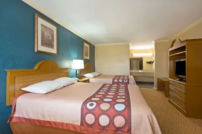 Super 8 by Wyndham Covington Hotels in der Nähe von Covington Brewhouse