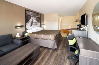 Super 8 by Wyndham Cleveland Hotels in Cleveland
