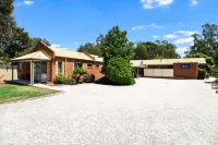 컴포트 인 코치 & 부쉬맨 시모어 호텔