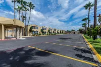 Clarion Inn Near McAllen Airport - parking
