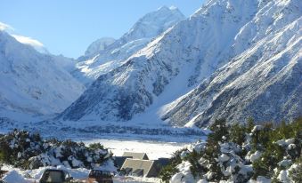 Aoraki Mount Cook Alpine Lodge