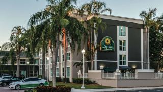 la-quinta-inn-and-suites-by-wyndham-plantation-at-sw-6th-st
