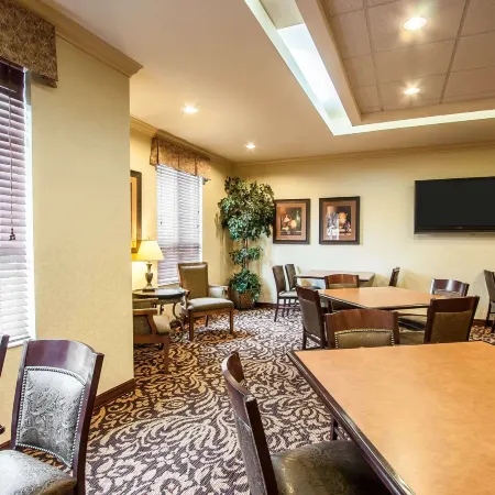 Comfort Inn & Suites McMinnville Wine Country