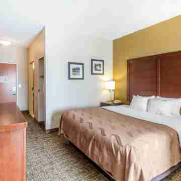 Quality Suites Rooms