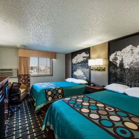 Super 8 by Wyndham Pueblo