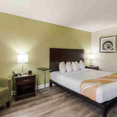 Quality Inn & Suites Quincy - Downtown Rooms