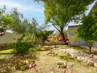 Laura Hotels in Pridraga