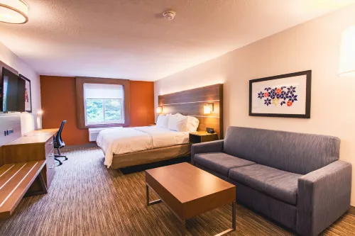 Holiday Inn Express & Suites Lincoln East - White Mountains Hotels in Lincoln