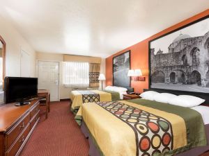 Super 8 by Wyndham San Antonio at I-10