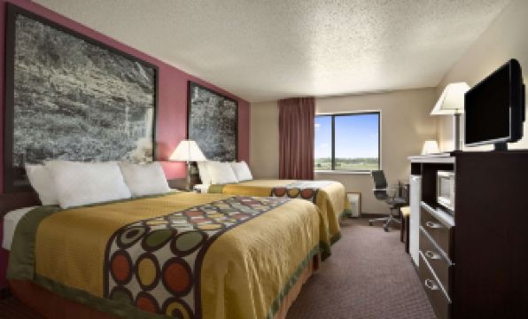 Super 8 by Wyndham Cameron