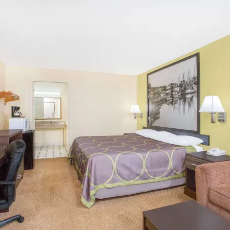 Super 8 by Wyndham Sumter Hotels in Sumter County