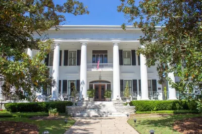 1842 Inn Hotels in Macon