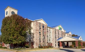 Holiday Inn Express & Suites Harrison