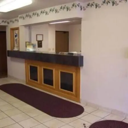 Budget Host Inn & Suites North Branch